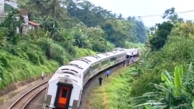 KA Bangunkarta Anjlok, 3 Gerbong Keluar Rel