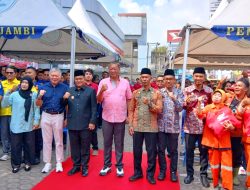 Wali Kota Jambi Dampingi Penyaluran 1.253 Paket Sembako PT. Sinar Sentosa Primatama untuk Petugas Kebersihan dan Pemadam Kebakaran