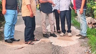 Prioritaskan Perbaikan Insfratruktur, Sumarsen Gercep Tinjau Jalan & Drainase Rusak