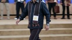 Dirut PDAM Tirta Mayang Tampil Memukau di Catwalk, Fashion Show Kota Jambi