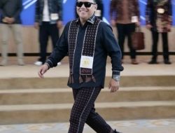 Dirut PDAM Tirta Mayang Tampil Memukau di Catwalk, Fashion Show Kota Jambi