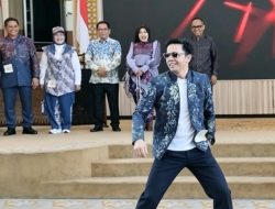 Kadis Kominfo Tampil Memukau di Catwalk Batik Kota Jambi