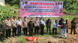 Tak Dilengkapi Sertifikat Kesehatan Karantina, Polres Tanjab Timur Musnahkan 600 Karung Bawang Merah Ilegal