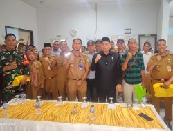 Bentuk Apresiasi Dalam Melayani Warga, KFA Serahkan Bantuan Seragam Batik Untuk Para Ketua RT Danau Sipin