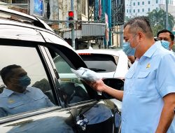 Kabut Asap Melanda, Ketua DPRD Kota Jambi dan Polresta Bagikan 2.000 Masker
