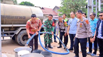 Ditreskrimsus Polda Jambi Salurkan 10 Ton Air Bersih dan 100 Paket Sembako untuk Warga Kenali Asam Atas