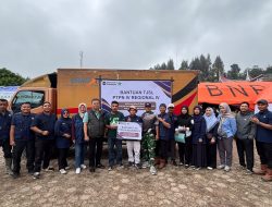 Hadir di Tengah Bencana, PTPN IV Regional IV Salurkan Bantuan untuk Warga Terdampak Banjir Bandang di Solok