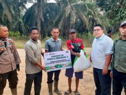 PTPN IV Regional IV Salurkan Paket Sembako, Ringankan Beban Warga SAD Terdampak Kemarau