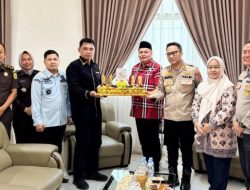 Hari Lahir Adhyaksa ke-81, Ketua DPRD Kota Jambi dan Kapolresta Berikan Surprise