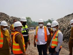 Ketua DPRD Bersama Komisi III DPRD Kota Jambi Tinjau Langsung Pengelolaan Sampah TPA Talang Gulo