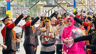 Disambut Pedang Pora dan Seloko Adat, Irjen Pol Widodo Tiba di Mapolda Jambi