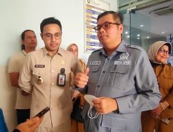 Ketua DPRD Kota Jambi Kemas Faried bersama Wawako Diza Bezuk Korban Galian Jargas, Pastikan Penanganan Korban Berjalan Baik