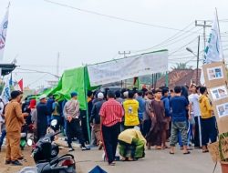 Warga Penyengat Olak Aksi di Jalan, Desak Pemerintah Segel dan Tutup Stockpile Pasir CV LMS